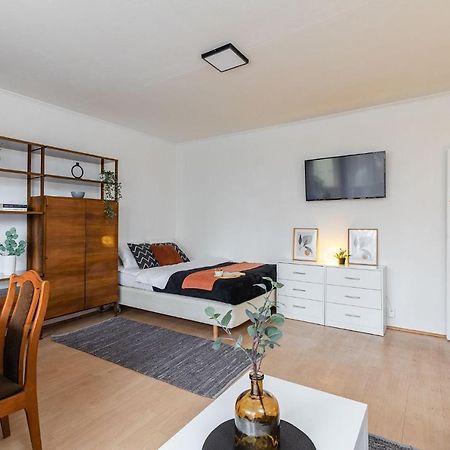 Room, Pirenejska 20 Cozy Rooms Warsaw Ngoại thất bức ảnh