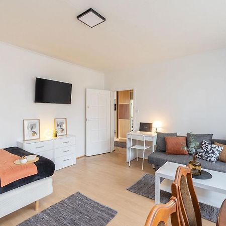 Room, Pirenejska 20 Cozy Rooms Warsaw Ngoại thất bức ảnh