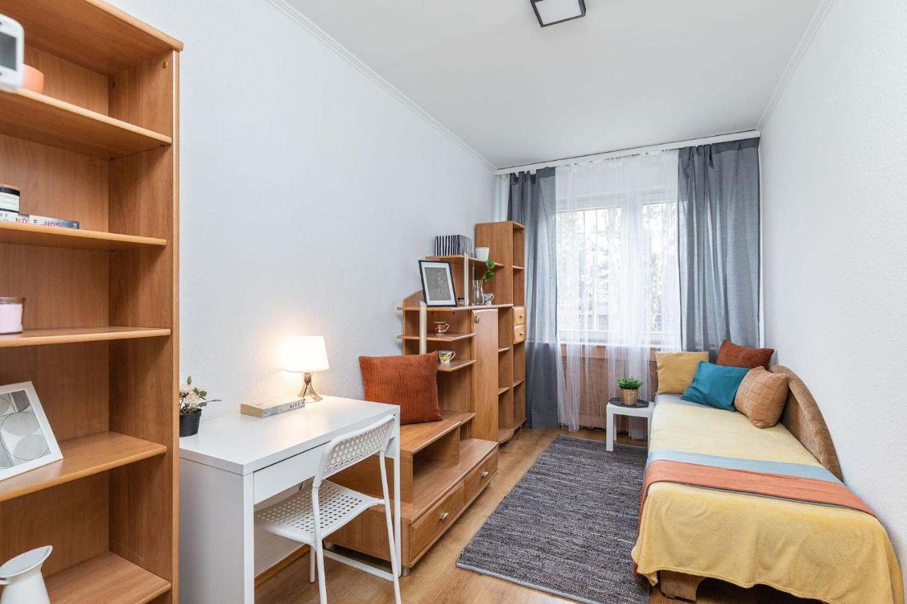 Room, Pirenejska 20 Cozy Rooms Warsaw Ngoại thất bức ảnh